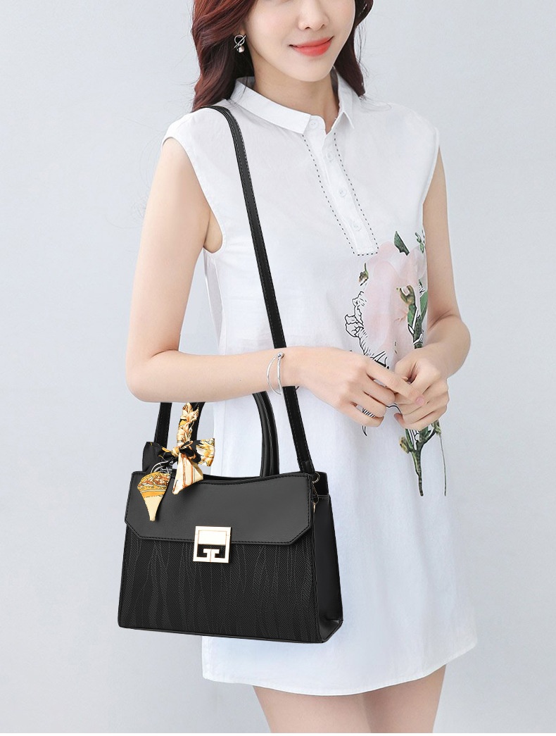 Womens Large Capacity New Embroidered Handbag With Floral Design